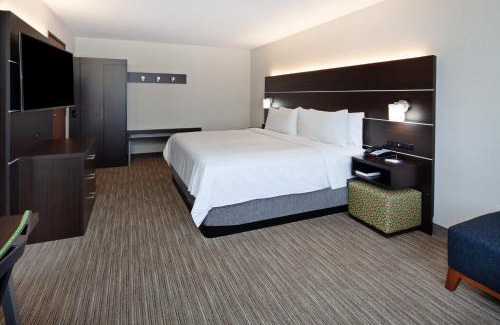 Oakland Hotel | Holiday Inn Express & Suites Oakland - Airport by IHG