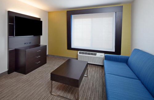 Oakland Hotel | Holiday Inn Express & Suites Oakland - Airport by IHG
