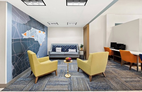 Southeast Raleigh Hotel | Holiday Inn Express & Suites Raleigh NE - Medical Ctr Area by IHG