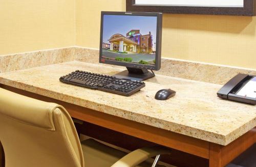 Salinas Hotel | Holiday Inn Express & Suites Salinas by IHG