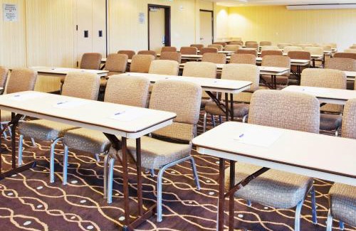 Salinas Hotel | Holiday Inn Express & Suites Salinas by IHG