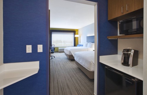 Auburn Hills Hotel | Holiday Inn Express Auburn Hills South by IHG