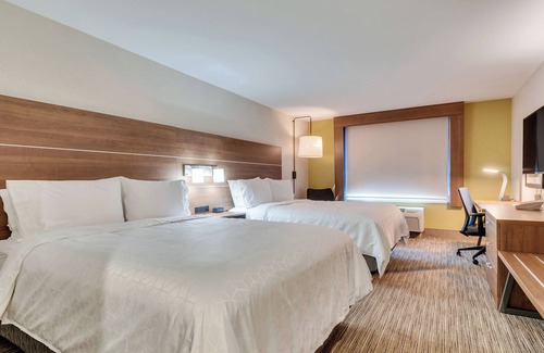 Lake Elsinore Hotel | Holiday Inn Express & Suites, Lake Elsinore by IHG