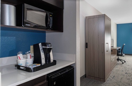Roanoke Rapids Hotel | Holiday Inn Express & Suites Roanoke Rapids SE by IHG