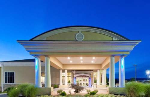 Woodstock Hotel | Holiday Inn Express Woodstock-Shenandoah Valley by IHG