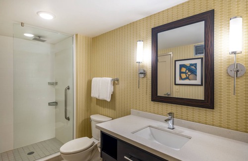 Greensboro Hotel | Holiday Inn Greensboro Coliseum by IHG