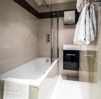 Kensington Hotel | Holiday Inn London Kensington High St. by IHG