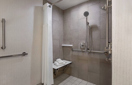 East Bank Hotel | Holiday Inn Nashville Downtown - Stadium by IHG