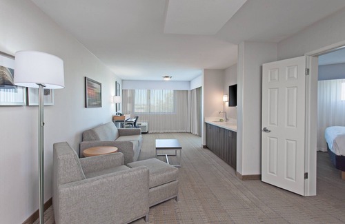 Palmdale Hotel | Holiday Inn Palmdale-Lancaster by IHG