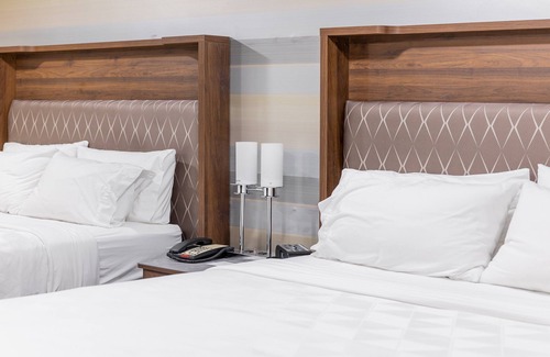 Plainview Hotel | Holiday Inn Plainview-Long Island by IHG