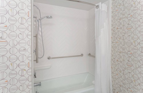 Rockford Hotel | Holiday Inn Rockford by IHG