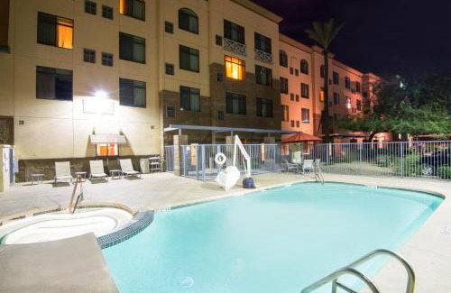 Palm Valley Hotel | Holiday Inn & Suites Goodyear - West Phoenix Area by IHG