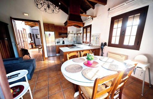 Hornachuelos Casa | Villa de vacaciones 'La Jacaranda' con piscina, terraza y Wi-Fi