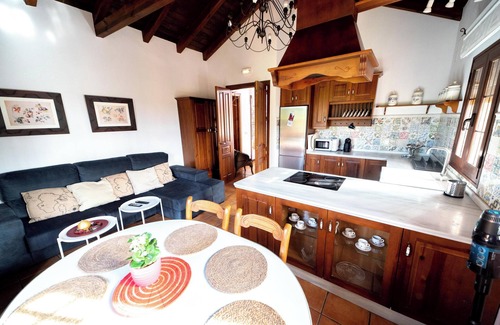 Hornachuelos Casa | Villa de vacaciones 'La Jacaranda' con piscina, terraza y Wi-Fi