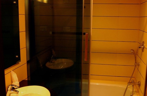 Vazhayil Hotel | Holiday Vista