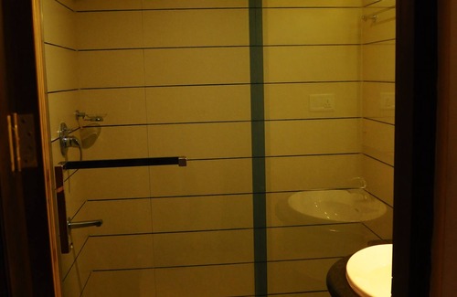 Vazhayil Hotel | Holiday Vista