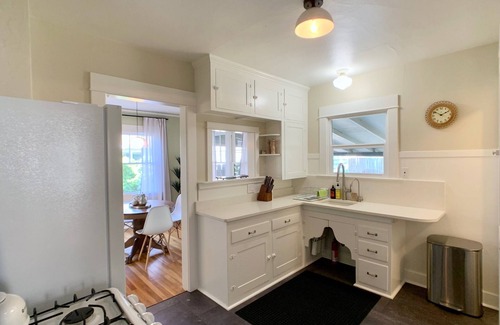 Medford Cabaña | HOLLY HOUSE ~ Organic, Dog-friendly Garden Cottage