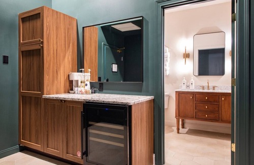 Downtown Louisville Apartamento | Hollyhock Suite 504: 1 bed/1 bath