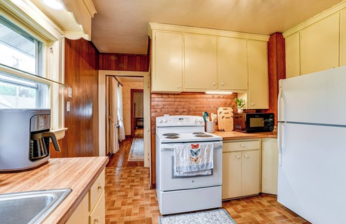 Vestal Casa | Home 7 Mi to Binghamton University!