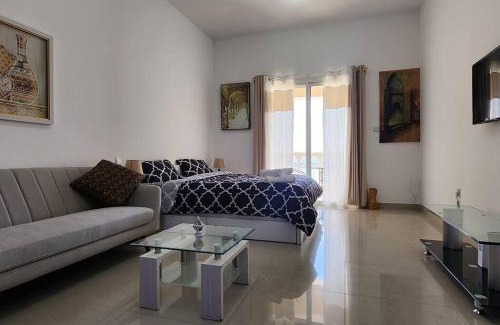 Al Hamra Village Apartamento | Home away from Home
