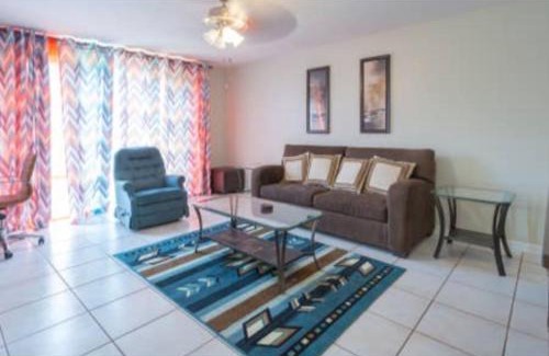 Deltona Lakes Casa | Home away from Home!