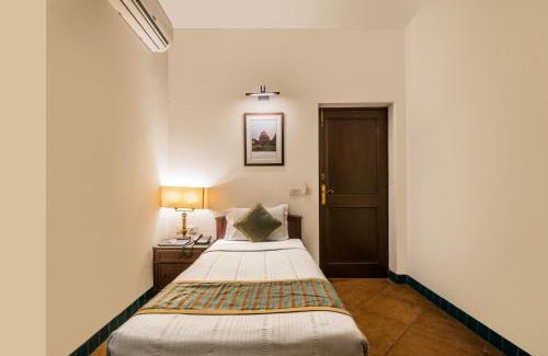 Greater Kailash I Hotel | Home@F37 Kailash Colony Metro