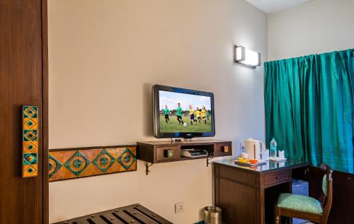 Greater Kailash I Hotel | Home@F37 Kailash Colony Metro