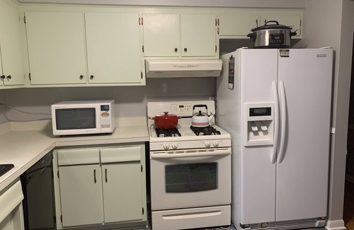 Lake Bluff Casa | Home Sweet Home, minutes to Great Lakes Naval Base