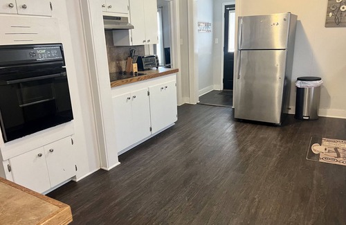 Paris Casa | Home Town Getaway - Casa de 2 habitaciones y 1 baño - ¡cerca de la ciudad!