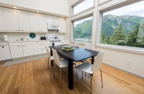 West Juneau Casa | Sublime, Seleccionar, elegante y simple. Deja el desorden detrás.