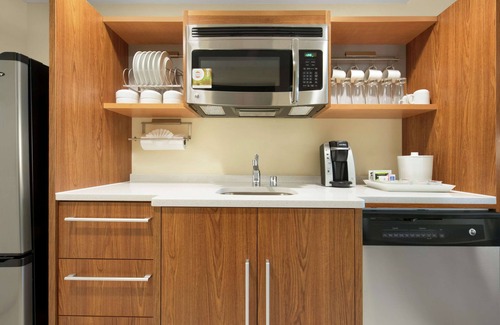 Milwaukee Hotel | Home2 Suites by Hilton Milwaukee Airport