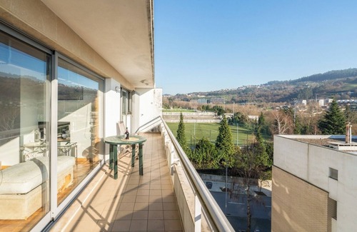 Guimaraes Apartamento | Homely Large Flat | Balcony