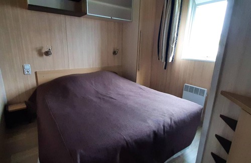 Grandcamp-Maisy Chalet De Esquí | Homerez - ¡A 200 m de la playa! Chalet a la montaña con piscina compartida