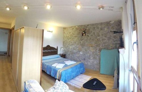 Municipio de Parres Apartamento | Homerez - Appartement 3 km away from the beach for 2 ppl. with terrace at Llanes