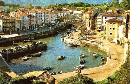 Municipio de Parres Apartamento | Homerez - Appartement 3 km away from the beach for 2 ppl. with terrace at Llanes