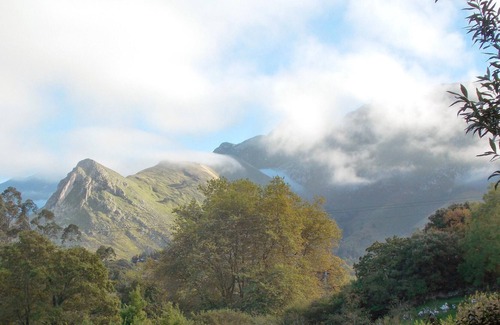 Municipio de Parres Apartamento | Homerez - Appartement 3 km away from the beach for 2 ppl. with terrace at Llanes