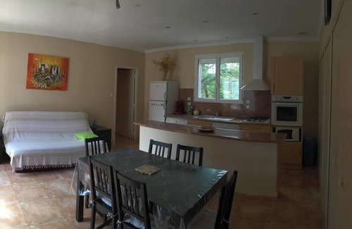 Beziers Apartamento | Homerez - Apto en Béziers - Piscina compartida