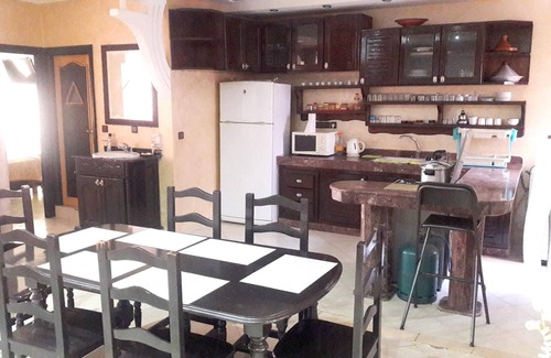 Oujda Apartamento | Homerez - Bonito apartamento para 4 pers. con terraza y balcón en Oujda