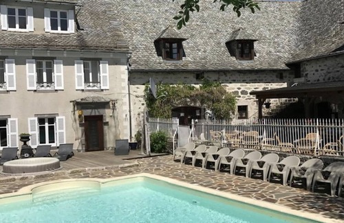 Banes Casa | Homerez - Bungalow en Argences-en-Aubrac con Piscina
