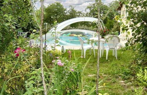 Sarrazac Casa | Homerez - Casa encantadora en Sarrazac con piscina privada