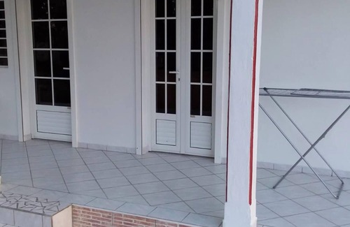 Les Mangles Casa | Homerez - Casa acogedora en Les Mangles con jardín cercado