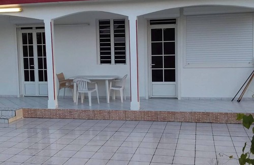 Les Mangles Casa | Homerez - Casa acogedora en Les Mangles con jardín cercado