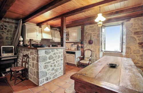 Senezergues Casa | Homerez - Casa acogedora en Senezergues con vista a la montaña