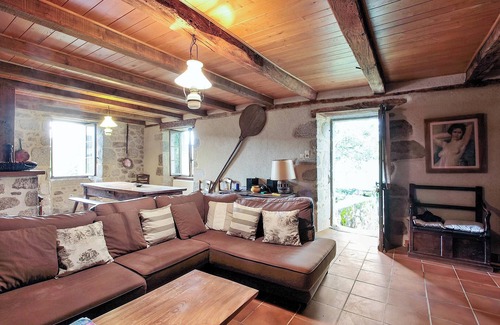 Senezergues Casa | Homerez - Casa acogedora en Senezergues con vista a la montaña