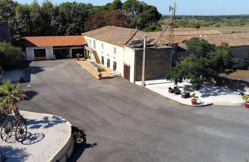 Lespignan Casa | Homerez - Casa espaciosa cerca de Lespignan con piscina privada