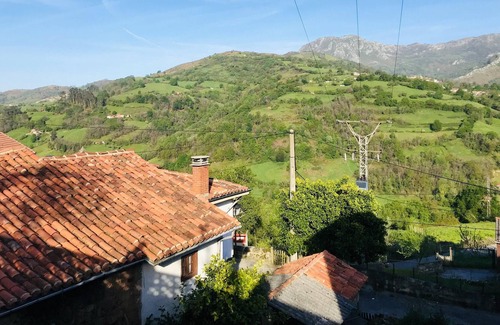 Cuestespines Casa | Homerez - Espaciosa casa para 7 pers. con terraza en Rozadas