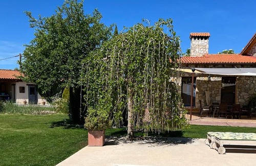 Uceda Villa | Homerez - Espaciosa villa para 7 pers. con piscina y terraza en Uceda