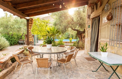 La Guardia de Jaén Villa | Homerez - Villa para 9 pers. con piscina, jardín y terraza en La Guardia de Jaen