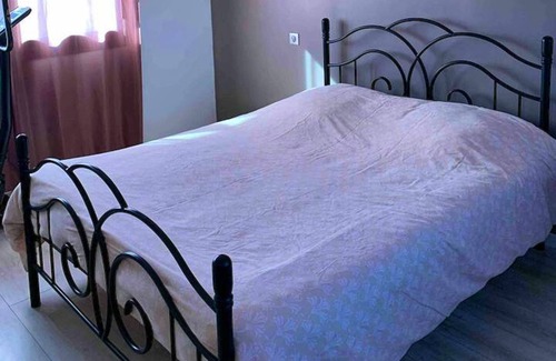 Longages Villa | Homerez - Villa for 11 ppl. with swimming-pool, jacuzzi and garden at Longages