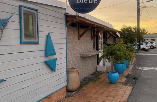 Trois-Rivieres Casa | Homerez - Casa acogedora cerca de Sainte-Luce con barbacoa